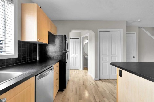 154 Everglen Rise Sw, Calgary, AB - Indoor Photo Showing Kitchen
