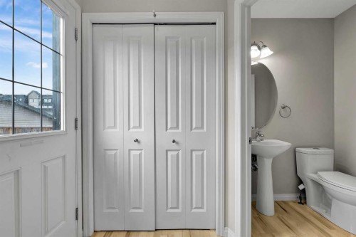 154 Everglen Rise Sw, Calgary, AB - Indoor Photo Showing Bathroom