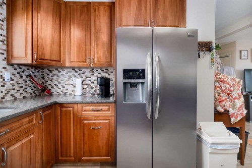 60 Doverview Place Se, Calgary, AB - Indoor Photo Showing Kitchen