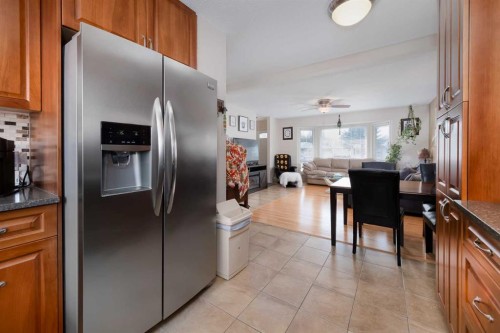 60 Doverview Place Se, Calgary, AB - Indoor Photo Showing Kitchen