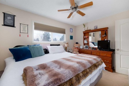 60 Doverview Place Se, Calgary, AB - Indoor Photo Showing Bedroom