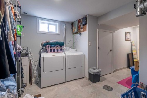 60 Doverview Place Se, Calgary, AB - Indoor Photo Showing Laundry Room