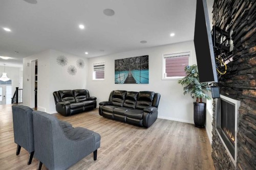 17 Yorkstone Way Sw, Calgary, AB - Indoor Photo Showing Living Room