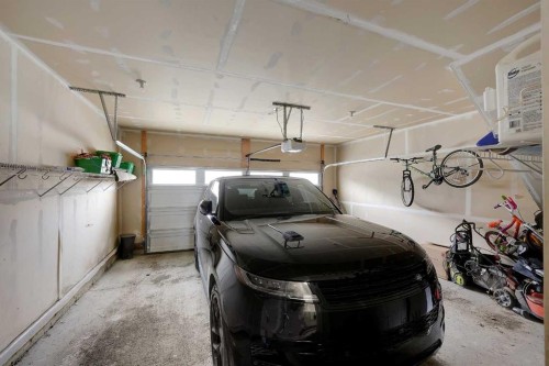 17 Yorkstone Way Sw, Calgary, AB - Indoor Photo Showing Garage