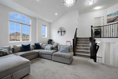 17 Yorkstone Way Sw, Calgary, AB - Indoor Photo Showing Living Room