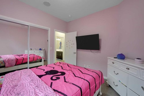 17 Yorkstone Way Sw, Calgary, AB - Indoor Photo Showing Bedroom