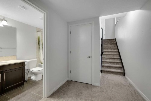 17 Yorkstone Way Sw, Calgary, AB - Indoor Photo Showing Bathroom