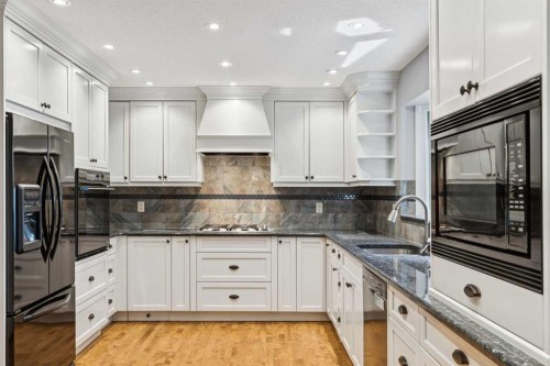 124 Edgehill Close Nw, Calgary, AB - Indoor Photo Showing Kitchen With Upgraded Kitchen