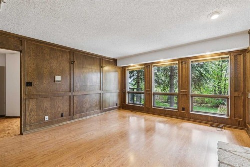 124 Edgehill Close Nw, Calgary, AB - Indoor Photo Showing Other Room