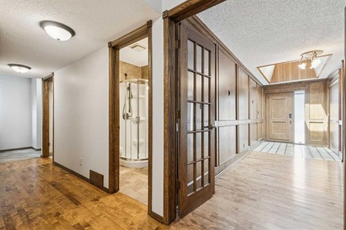 124 Edgehill Close Nw, Calgary, AB - Indoor Photo Showing Other Room