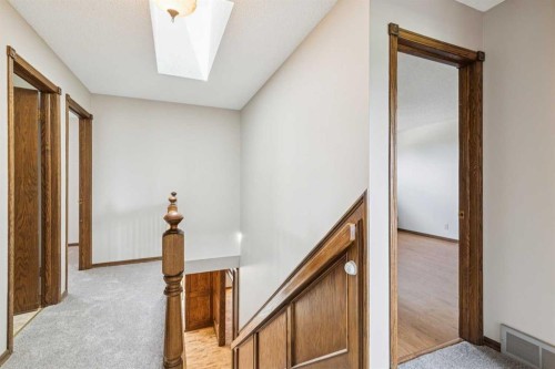 124 Edgehill Close Nw, Calgary, AB - Indoor Photo Showing Other Room