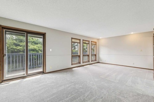 124 Edgehill Close Nw, Calgary, AB - Indoor Photo Showing Other Room