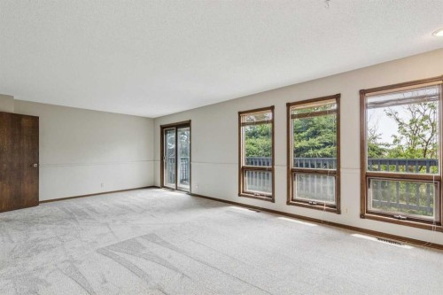 124 Edgehill Close Nw, Calgary, AB - Indoor Photo Showing Other Room