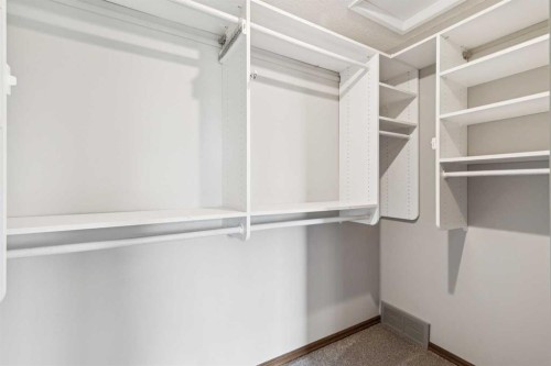 124 Edgehill Close Nw, Calgary, AB - Indoor With Storage