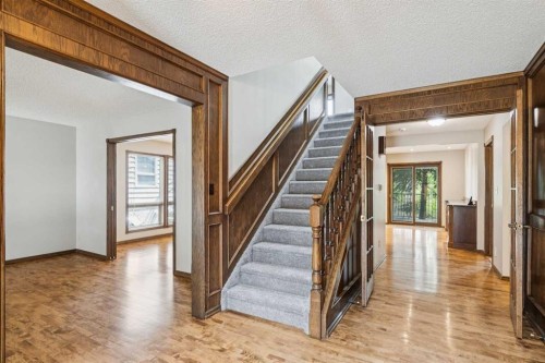 124 Edgehill Close Nw, Calgary, AB - Indoor Photo Showing Other Room