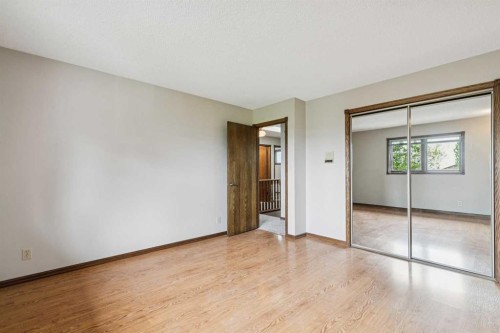 124 Edgehill Close Nw, Calgary, AB - Indoor Photo Showing Other Room