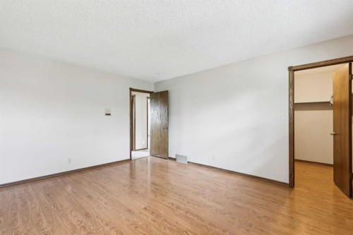 124 Edgehill Close Nw, Calgary, AB - Indoor Photo Showing Other Room
