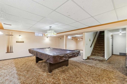 124 Edgehill Close Nw, Calgary, AB - Indoor Photo Showing Other Room