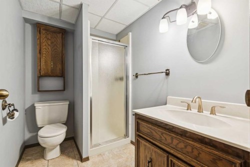 124 Edgehill Close Nw, Calgary, AB - Indoor Photo Showing Bathroom