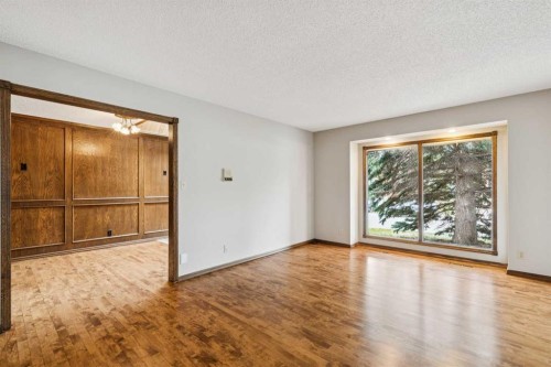 124 Edgehill Close Nw, Calgary, AB - Indoor Photo Showing Other Room