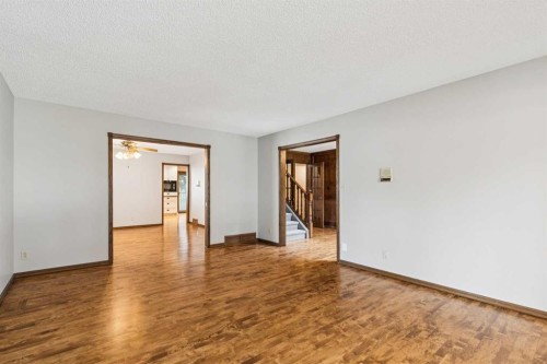 124 Edgehill Close Nw, Calgary, AB - Indoor Photo Showing Other Room