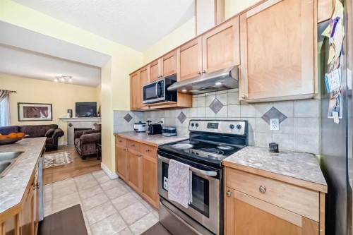 187 Bridlewood View Sw, Calgary, AB - Indoor Photo Showing Kitchen