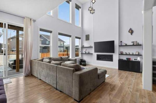 45 Evansfield Manor Nw, Calgary, AB - Indoor Photo Showing Living Room