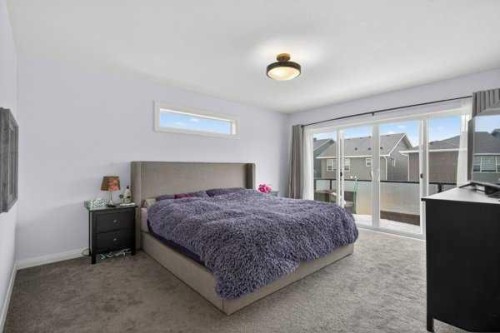 45 Evansfield Manor Nw, Calgary, AB - Indoor Photo Showing Bedroom
