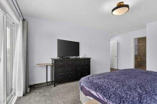45 Evansfield Manor Nw, Calgary, AB - Indoor Photo Showing Bedroom