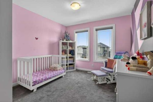 45 Evansfield Manor Nw, Calgary, AB - Indoor Photo Showing Bedroom