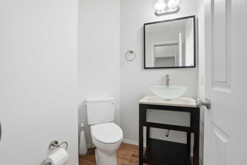 305 Elgin Gardens Se, Calgary, AB - Indoor Photo Showing Bathroom