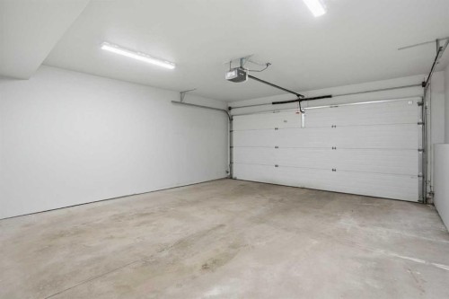 305 Elgin Gardens Se, Calgary, AB - Indoor Photo Showing Garage