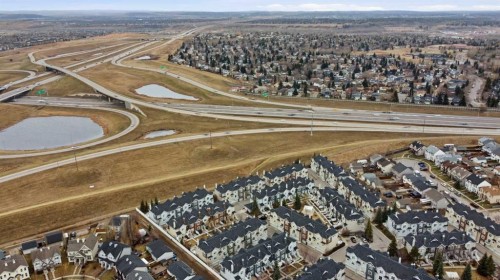 305 Elgin Gardens Se, Calgary, AB - Outdoor With View