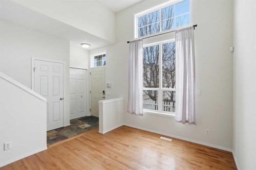 305 Elgin Gardens Se, Calgary, AB - Indoor Photo Showing Other Room