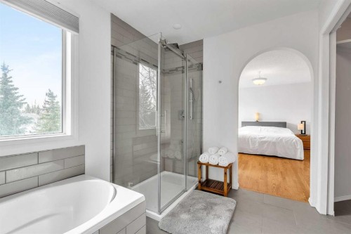 28 Woodpark Close Sw, Calgary, AB - Indoor Photo Showing Bathroom