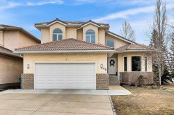 28 Woodpark Close SWCalgary, AB T2W 6G2