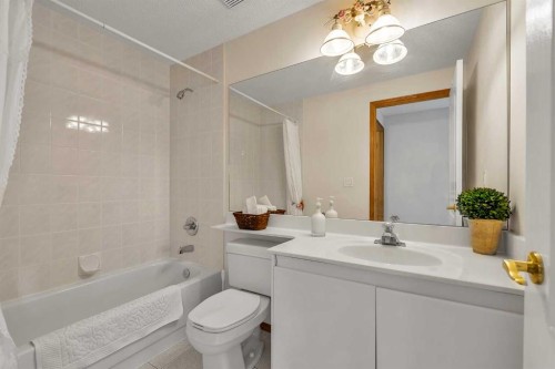 28 Woodpark Close Sw, Calgary, AB - Indoor Photo Showing Bathroom