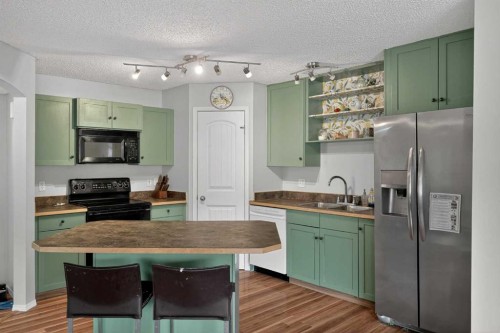 105-23 Everridge Square Sw, Calgary, AB - Indoor Photo Showing Kitchen With Double Sink
