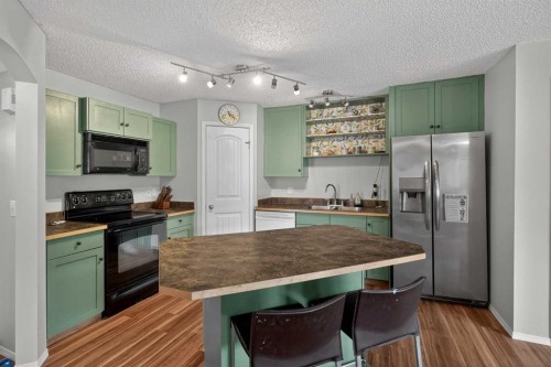 105-23 Everridge Square Sw, Calgary, AB - Indoor Photo Showing Kitchen With Double Sink