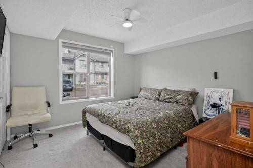105-23 Everridge Square Sw, Calgary, AB - Indoor Photo Showing Bedroom