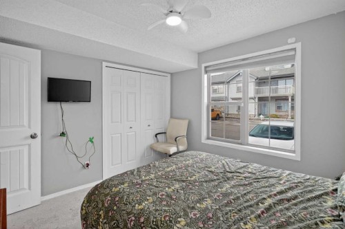 105-23 Everridge Square Sw, Calgary, AB - Indoor Photo Showing Bedroom