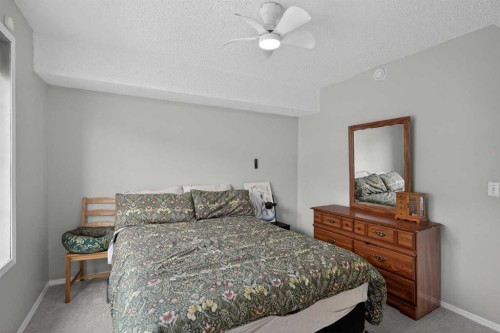 105-23 Everridge Square Sw, Calgary, AB - Indoor Photo Showing Bedroom