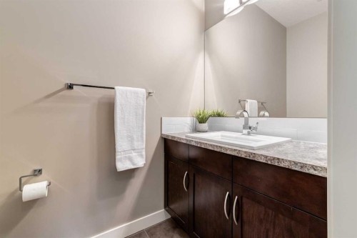 705 Evanston Square Nw, Calgary, AB - Indoor Photo Showing Bathroom