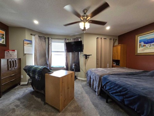 23 Prestwick Park Se, Calgary, AB - Indoor Photo Showing Bedroom