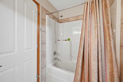 127 Kincora Heights Nw, Calgary, AB - Indoor Photo Showing Bathroom