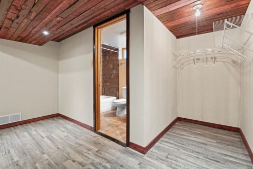 9408 5 Street Se, Calgary, AB - Indoor Photo Showing Other Room