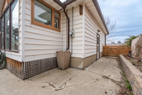 9408 5 Street Se, Calgary, AB - Outdoor With Exterior
