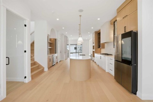 1529 18 Avenue Nw, Calgary, AB - Indoor Photo Showing Kitchen With Upgraded Kitchen