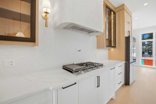 1529 18 Avenue Nw, Calgary, AB - Indoor Photo Showing Kitchen With Upgraded Kitchen