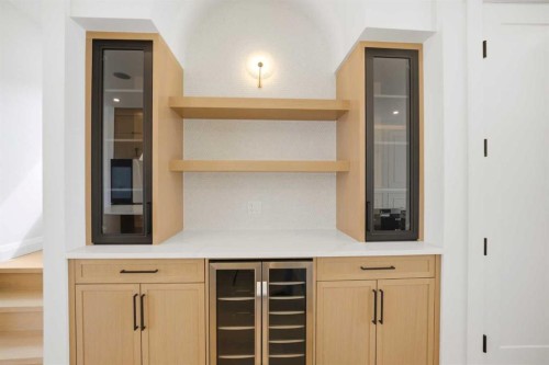 1529 18 Avenue Nw, Calgary, AB - Indoor Photo Showing Other Room